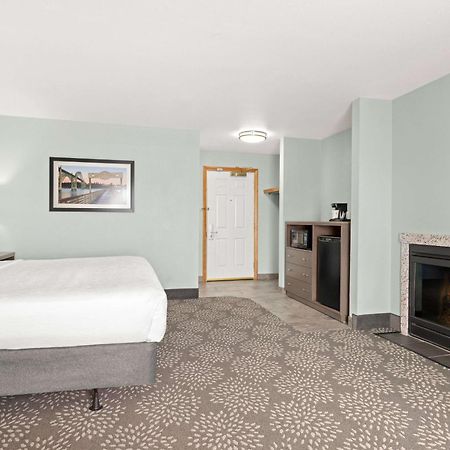 Hotel La Quinta By Wyndham Tour de Newport Extérieur photo