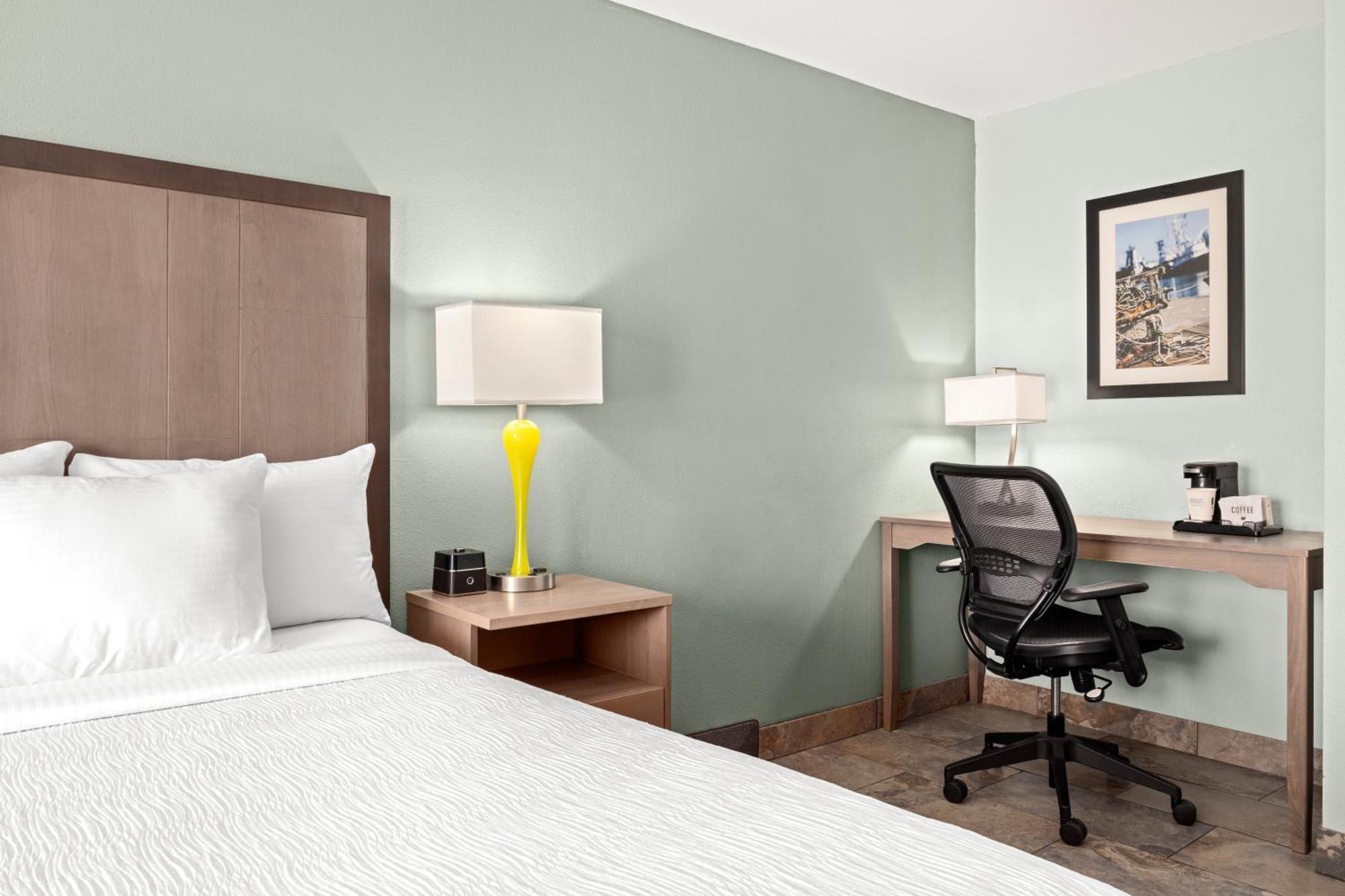 Hotel La Quinta By Wyndham Tour de Newport Extérieur photo