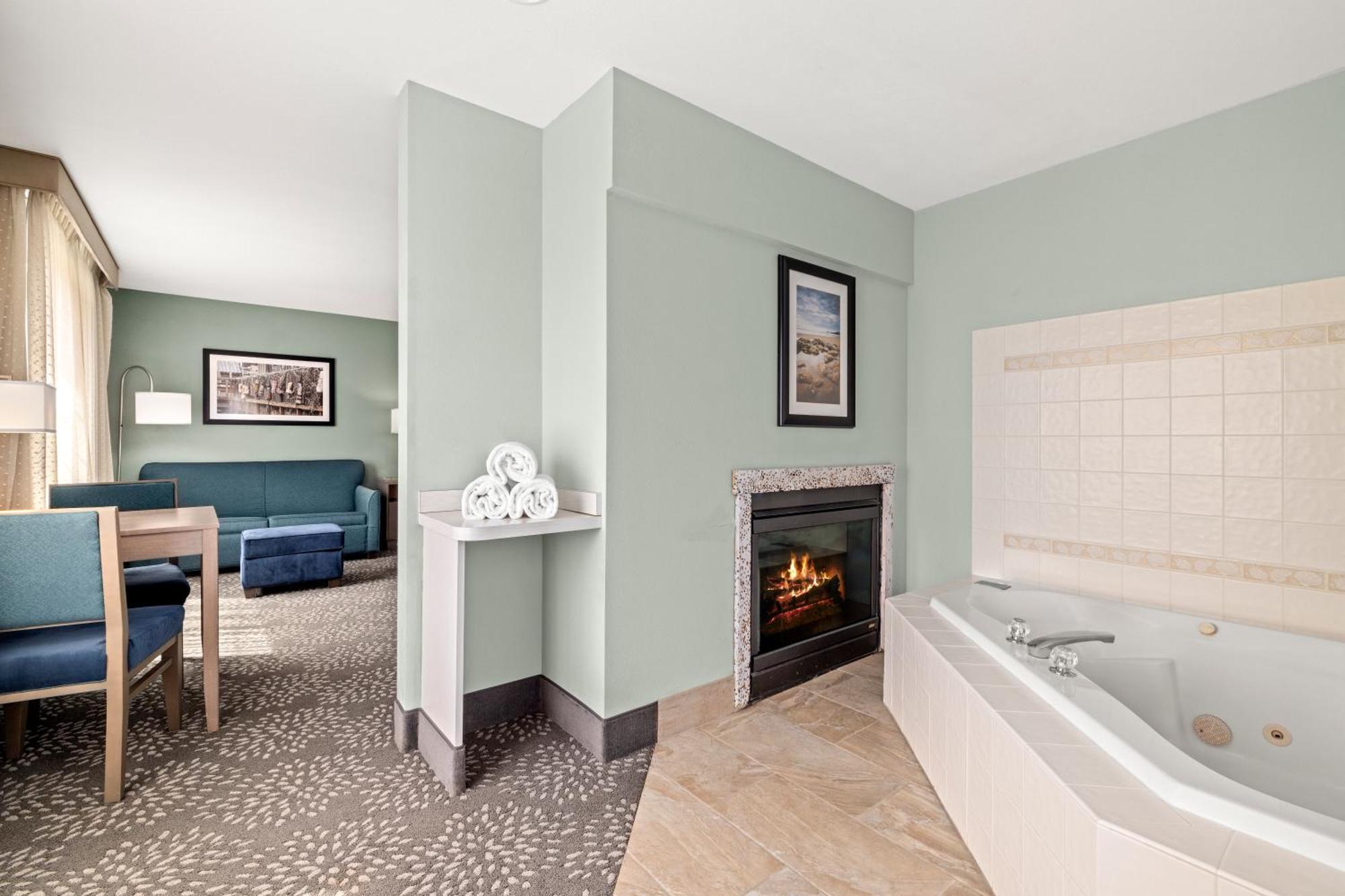 Hotel La Quinta By Wyndham Tour de Newport Extérieur photo